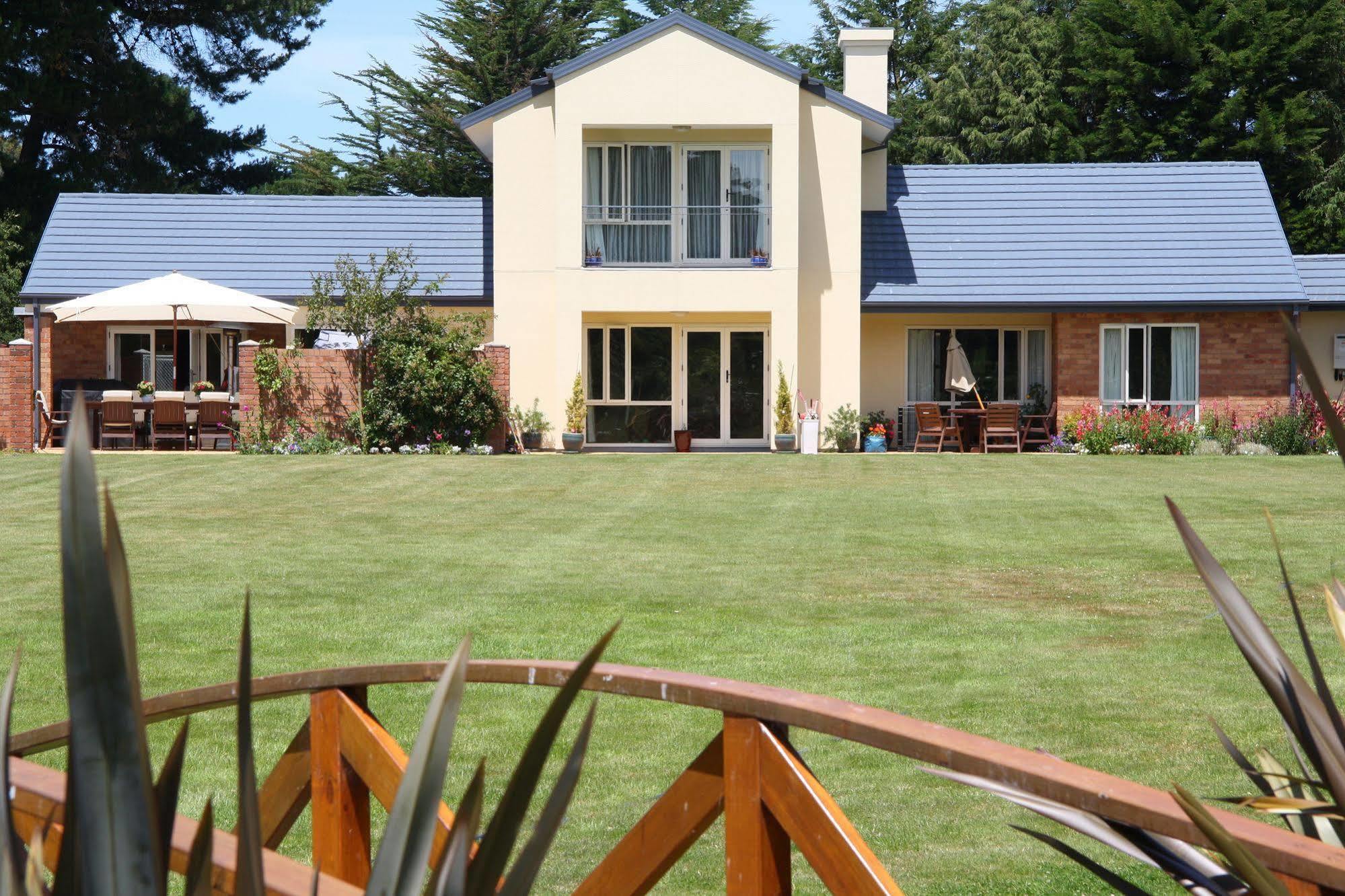 The Meadows Villa Κράισττσερτς Εξωτερικό φωτογραφία